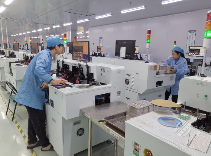 赤壁高新區(qū) 企業(yè)建設(shè)生產(chǎn)雙紅火，日用百貨引領(lǐng)新熱潮